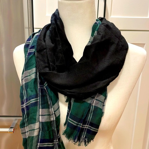 NWT Threads for Thought Plaid Wrapped Scarf - Picture 2 of 9